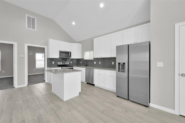 16732 E Juneau, Montgomery, TX 77316