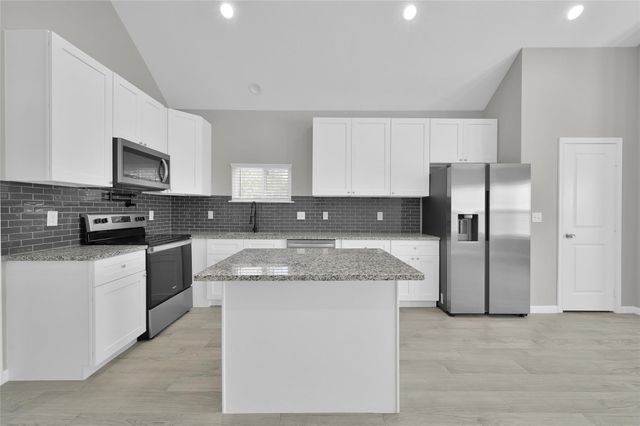 16732 E Juneau, Montgomery, TX 77316