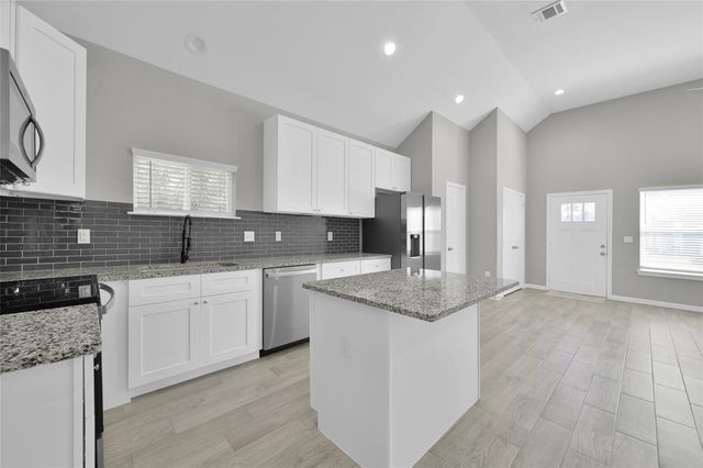 16732 E Juneau, Montgomery, TX 77316