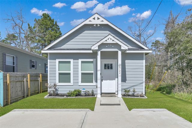 16732 E Juneau, Montgomery, TX 77316