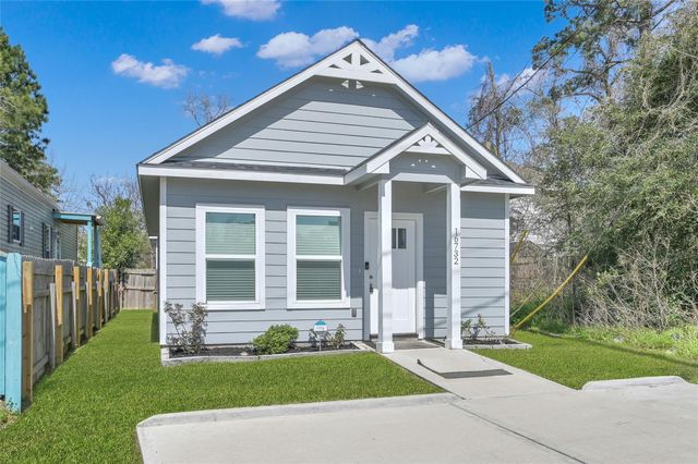 16732 E Juneau, Montgomery, TX 77316