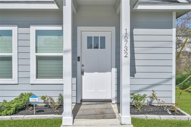 16732 E Juneau, Montgomery, TX 77316