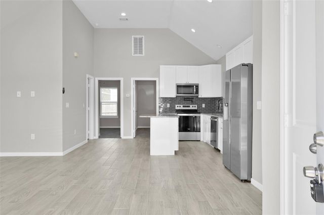 16732 E Juneau, Montgomery, TX 77316
