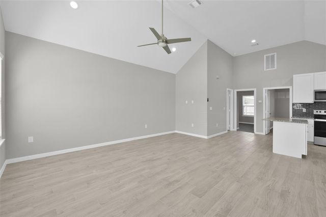 16732 E Juneau, Montgomery, TX 77316