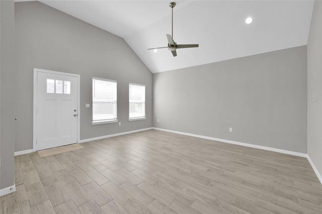 16732 E Juneau, Montgomery, TX 77316