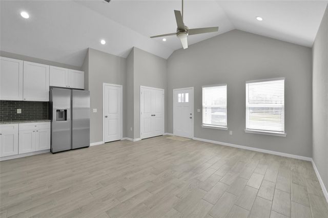 16732 E Juneau, Montgomery, TX 77316