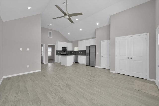 16732 E Juneau, Montgomery, TX 77316