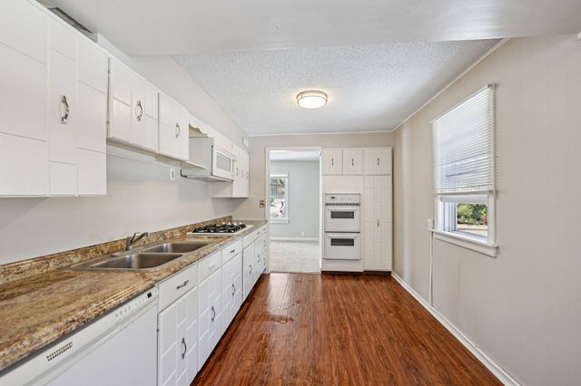 3333 Chippewa Road, Hopkins, MN 55305