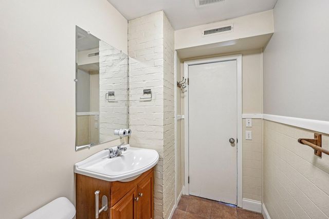 3333 Chippewa Road, Hopkins, MN 55305