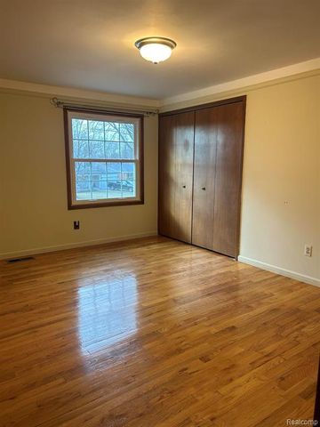 33538 Swan Drive, Sterling Heights, MI 48312