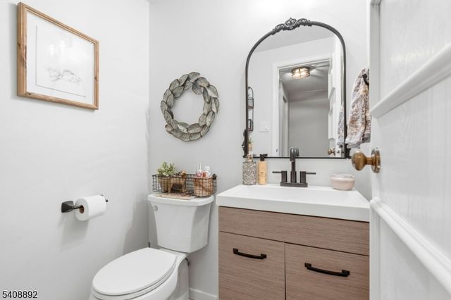 35 Liberty Ln, Franklin Boro, NJ 07416