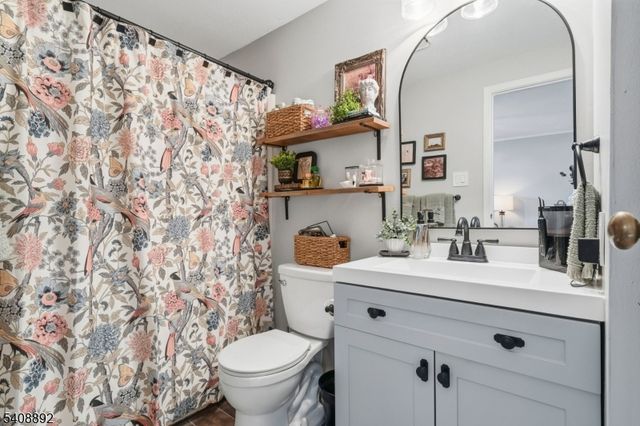 35 Liberty Ln, Franklin Boro, NJ 07416