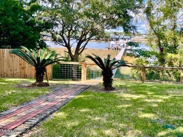 1010 Legion Lane, Ocean Springs, MS 39564