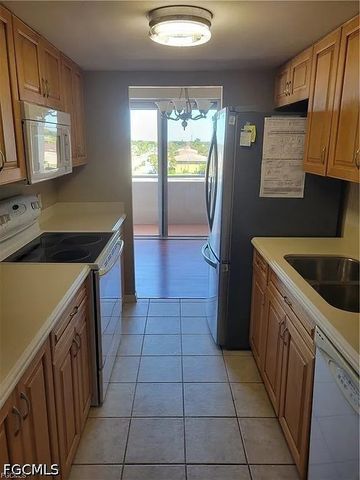 4803 Sunset CT 402, Cape Coral, FL 33904