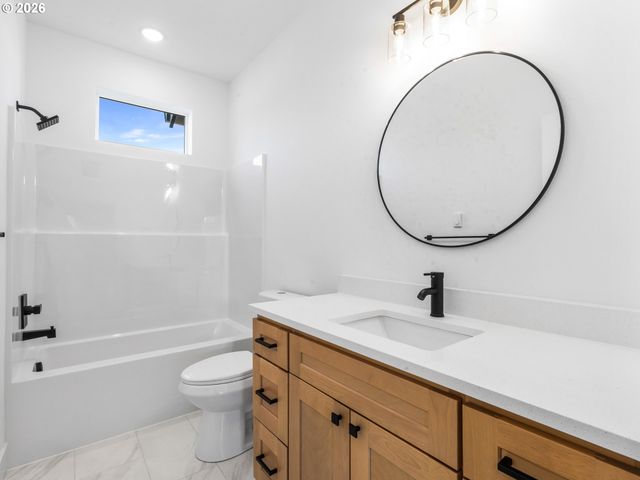 9568 N Buchanan Ave, Portland, OR 97203