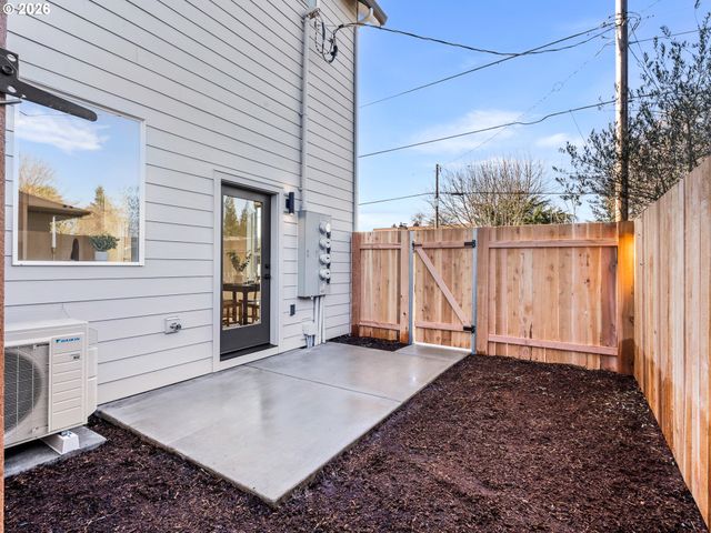 9568 N Buchanan Ave, Portland, OR 97203