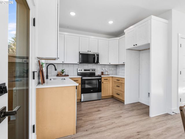 9568 N Buchanan Ave, Portland, OR 97203