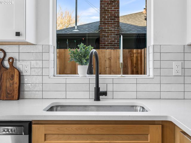 9568 N Buchanan Ave, Portland, OR 97203