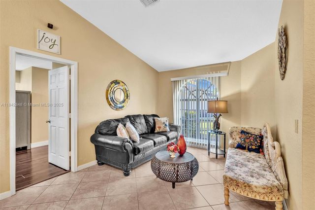 104 Oxford Ct, Royal Palm Beach, FL 33411