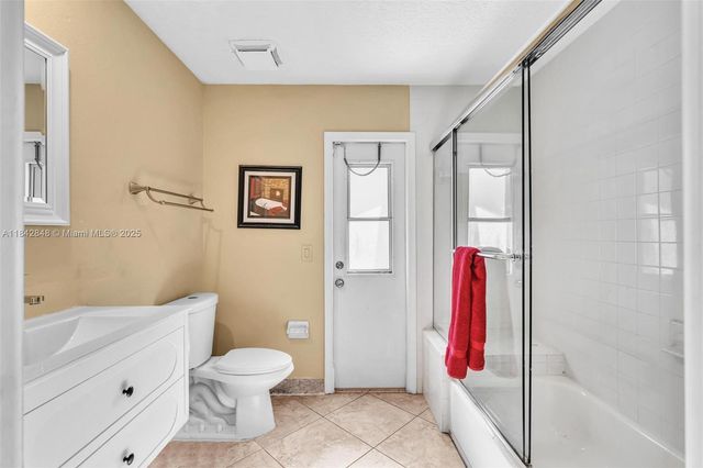 104 Oxford Ct, Royal Palm Beach, FL 33411