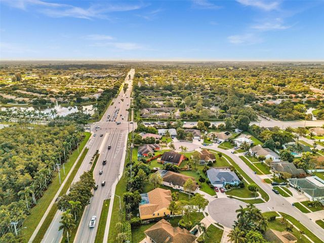 104 Oxford Ct, Royal Palm Beach, FL 33411