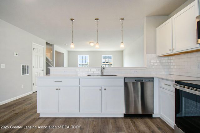 601 Muirfield Drive, Eaton Rapids, MI 48827