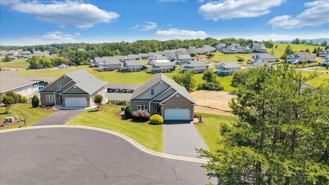25 Lands End CIR, Union Hall, VA 24176