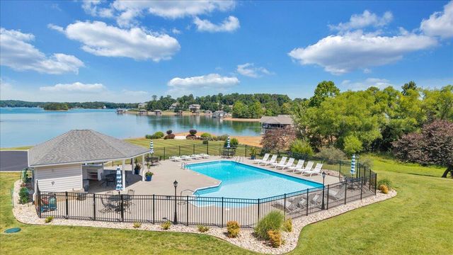 25 Lands End CIR, Union Hall, VA 24176