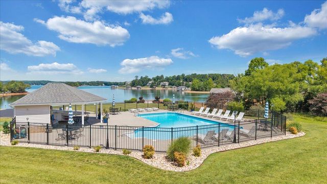 25 Lands End CIR, Union Hall, VA 24176