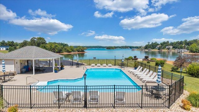 25 Lands End CIR, Union Hall, VA 24176