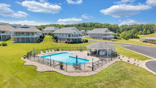25 Lands End CIR, Union Hall, VA 24176