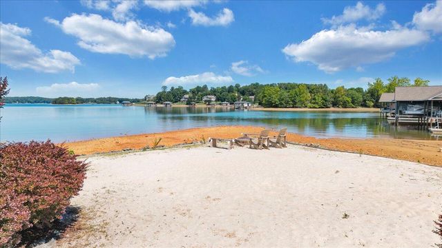 25 Lands End CIR, Union Hall, VA 24176