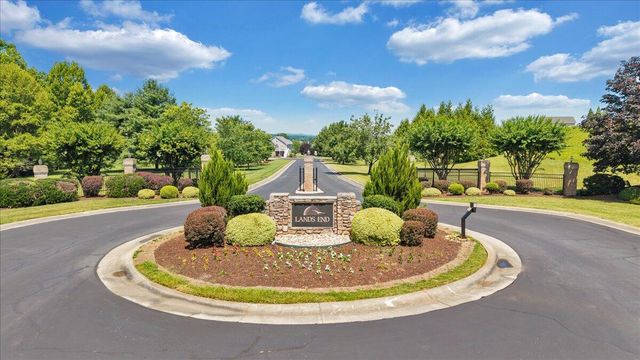 25 Lands End CIR, Union Hall, VA 24176