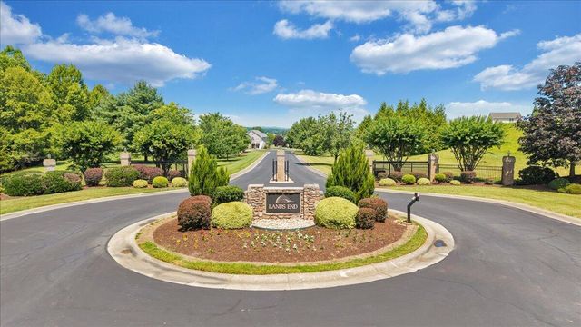 25 Lands End CIR, Union Hall, VA 24176