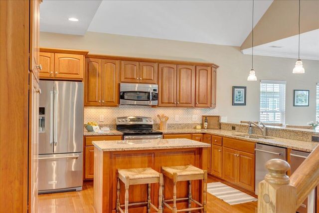 25 Lands End CIR, Union Hall, VA 24176