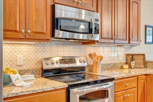 25 Lands End CIR, Union Hall, VA 24176