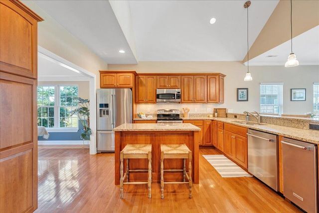 25 Lands End CIR, Union Hall, VA 24176