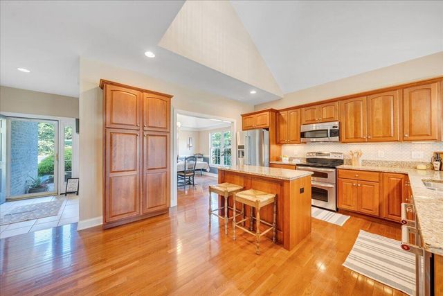 25 Lands End CIR, Union Hall, VA 24176