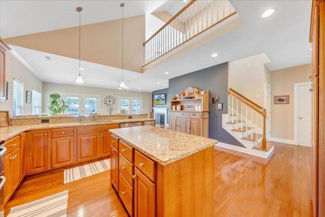 25 Lands End CIR, Union Hall, VA 24176