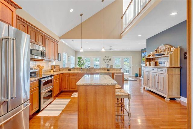 25 Lands End CIR, Union Hall, VA 24176