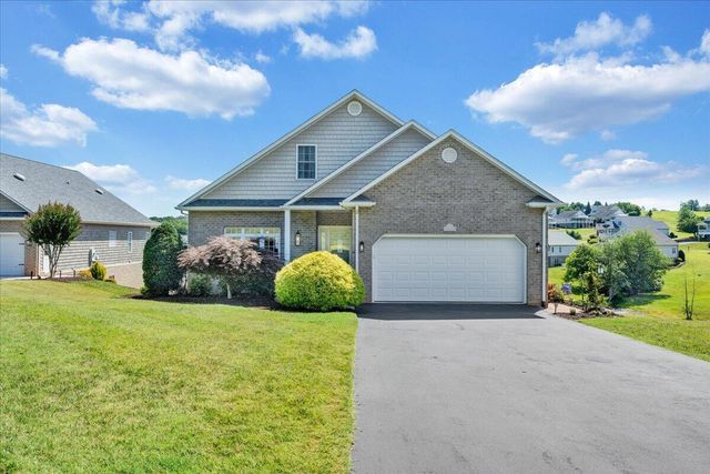 25 Lands End CIR, Union Hall, VA 24176