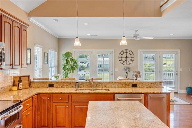 25 Lands End CIR, Union Hall, VA 24176