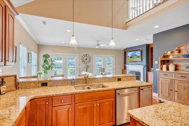 25 Lands End CIR, Union Hall, VA 24176