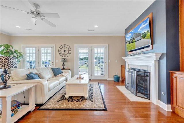 25 Lands End CIR, Union Hall, VA 24176