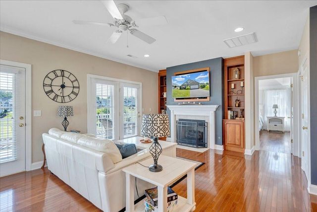 25 Lands End CIR, Union Hall, VA 24176