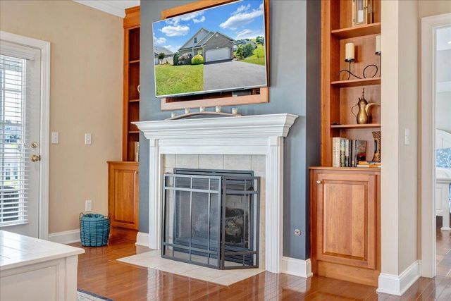25 Lands End CIR, Union Hall, VA 24176