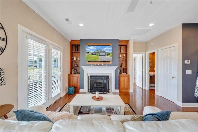 25 Lands End CIR, Union Hall, VA 24176