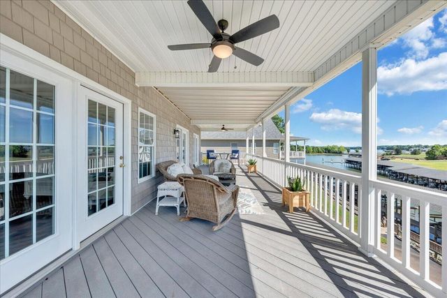 25 Lands End CIR, Union Hall, VA 24176
