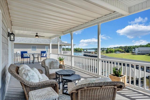 25 Lands End CIR, Union Hall, VA 24176