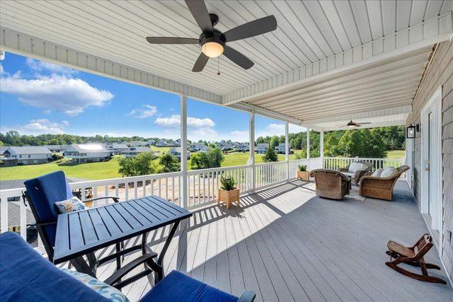 25 Lands End CIR, Union Hall, VA 24176